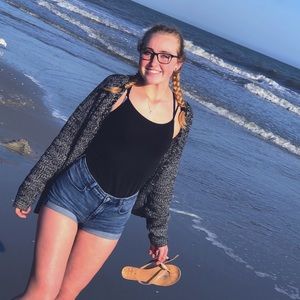 Meet your Posher, Abbi